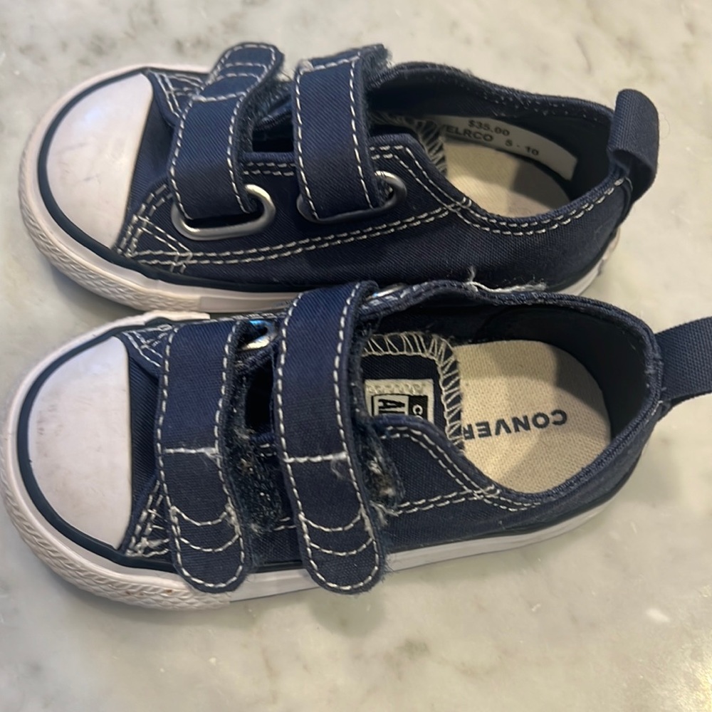 Chuck Taylor All Star Toddler Converse Sneakers in Blue, size 5
